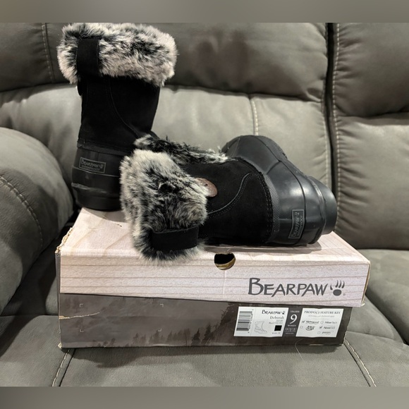 BearPaw Women's Black and Gray Winter Boots - Picture 3 of 8